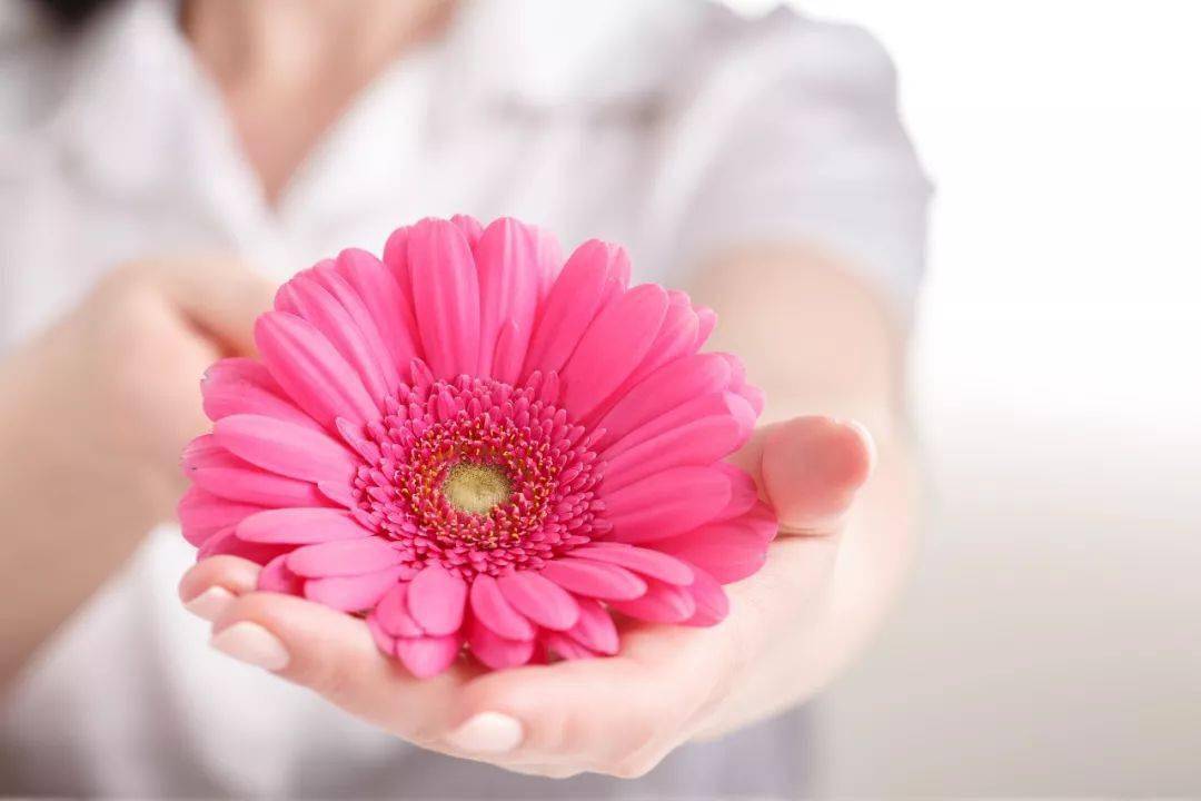 为啥女人私密处总是“湿漉漉”？医生：注意3点，或能有效改善！