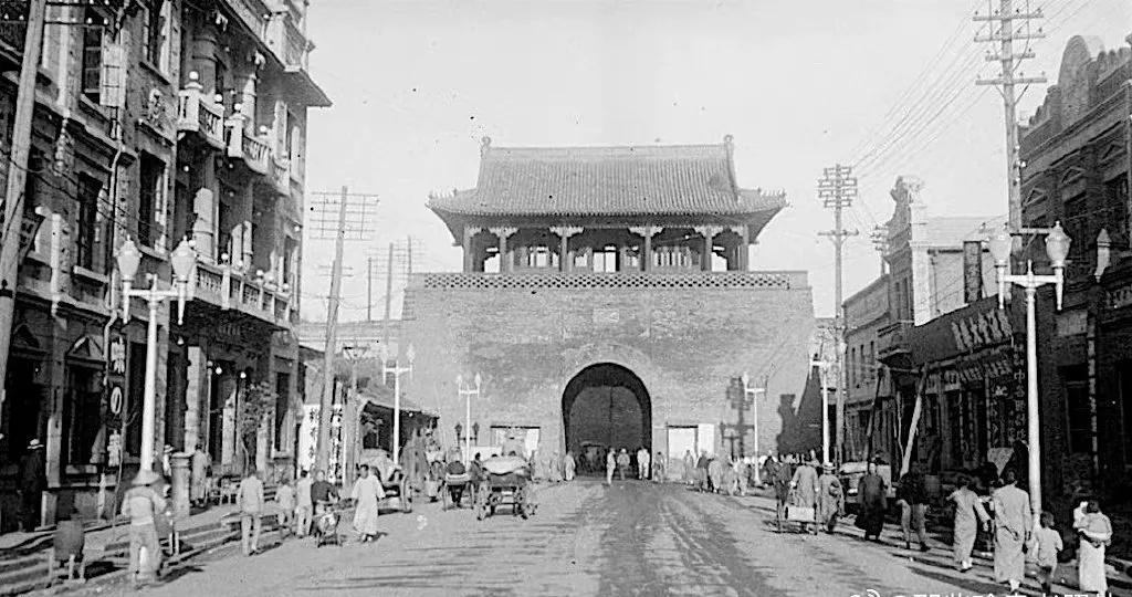 集中营惨状：30张老照片揭示妇女衣不遮体的悲惨命运！