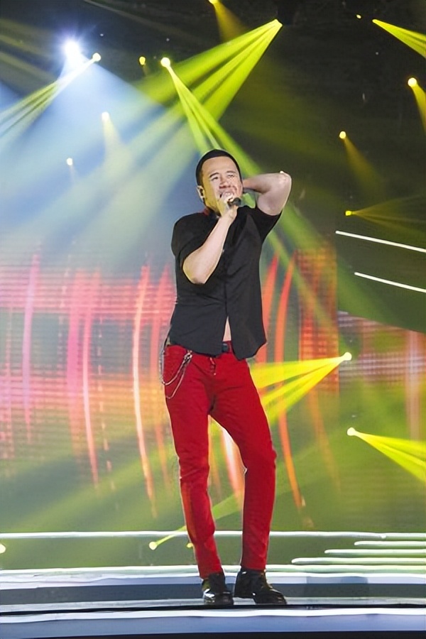 杨坤为什么在乐坛的地位高,杨坤为什么在乐坛的地位这么高