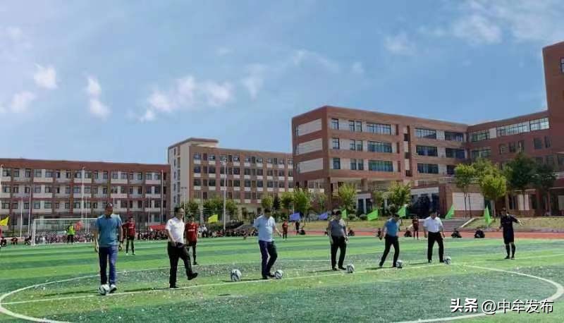 狼城岗镇第一初级中学足球文化节,小学足球文化节开幕式