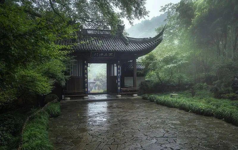 90后入职杭州灵隐寺,从灵隐寺回来辞职找不到工作了