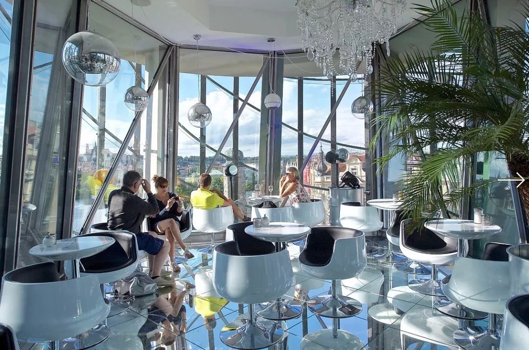 解构主义弗兰克盖里,美国建筑师弗兰克盖里的建筑风格