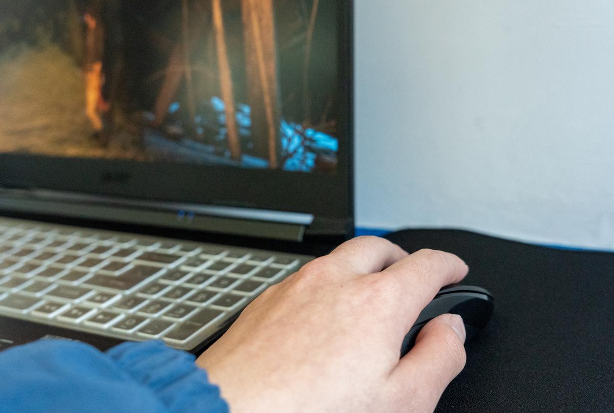 雷柏v30对称式鼠标使用体验,雷柏v30幻彩rgb游戏鼠标详解