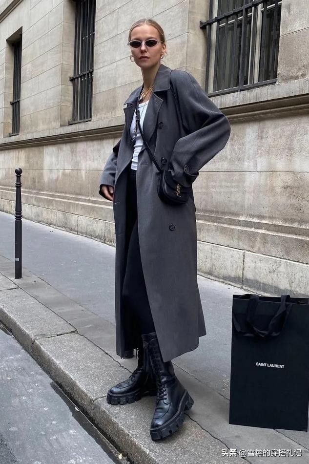 今年冬天流行阔腿裤还是鲨鱼裤,阔腿裤过时了现在流行时髦喇叭裤