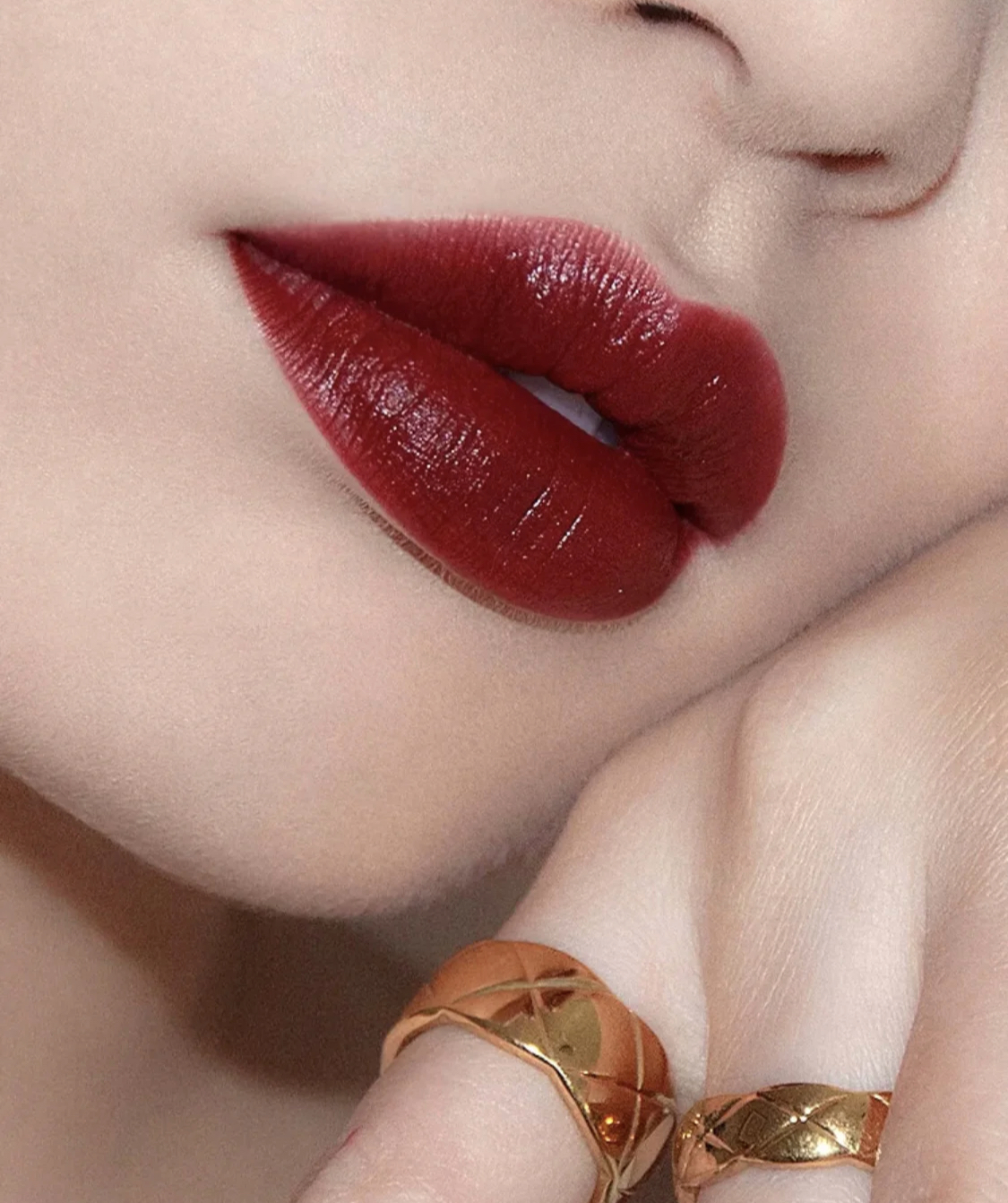 适合黄皮涂的正红色色号,秋冬黄皮大牌口红色号推荐红棕色