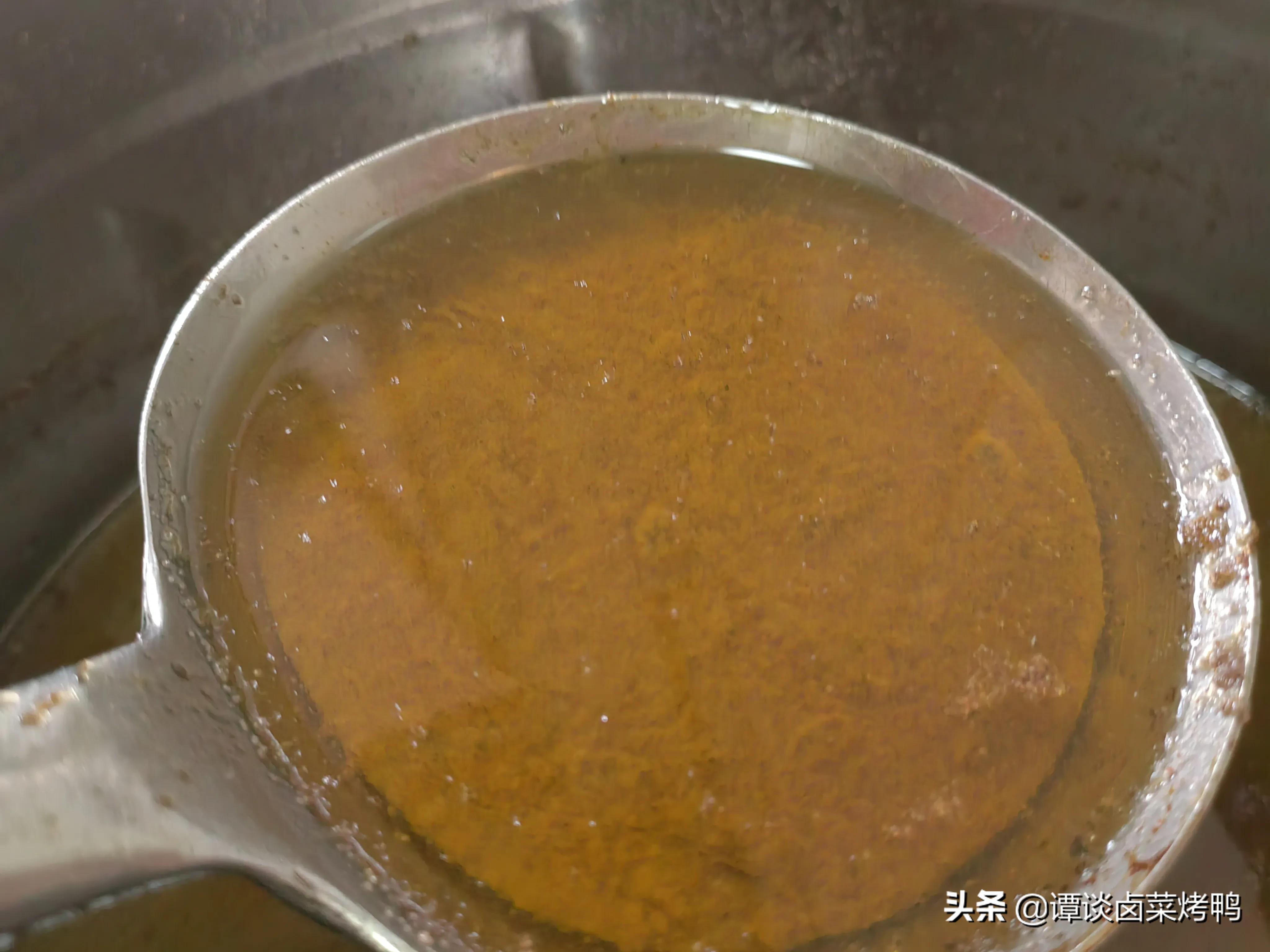 卤菜店师傅教你解决卤水发黑问题,四川卤菜卤水怎么清洗