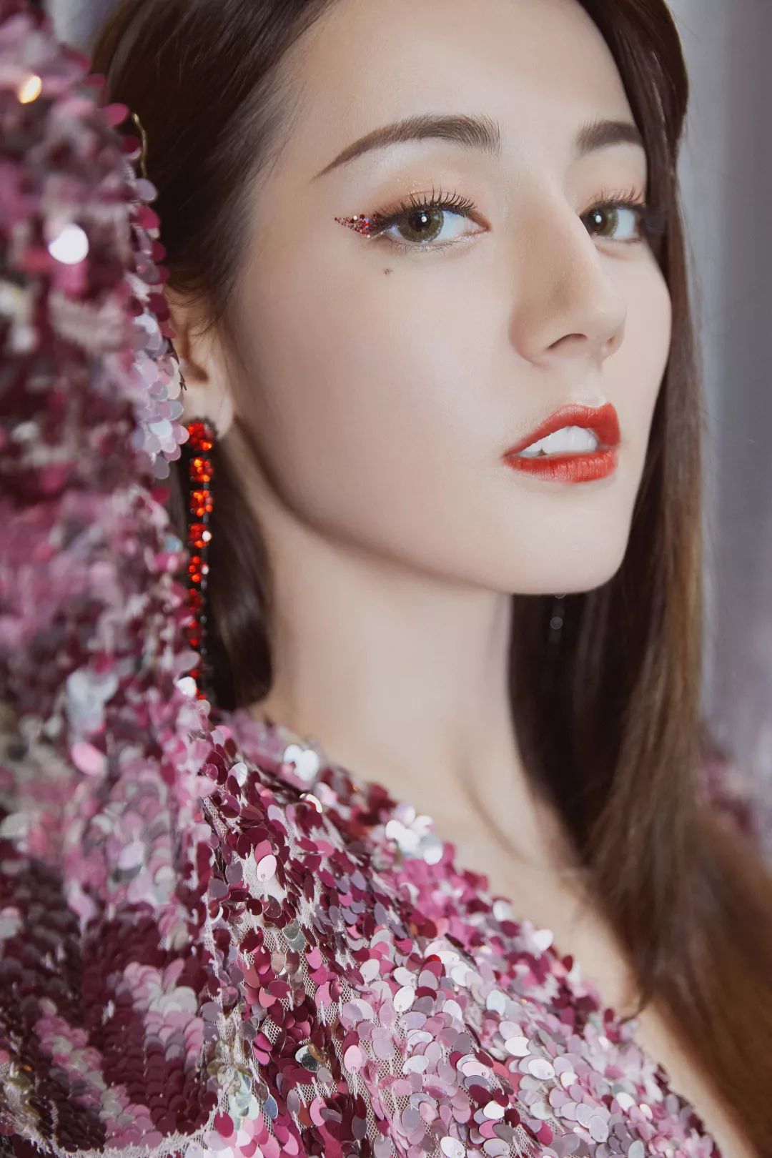 美妆护肤产品细节分析 (专注提升美颜美妆细节)