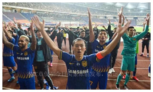 江苏苏宁足球队解散图文,江苏苏宁夺冠后解散球迷反应