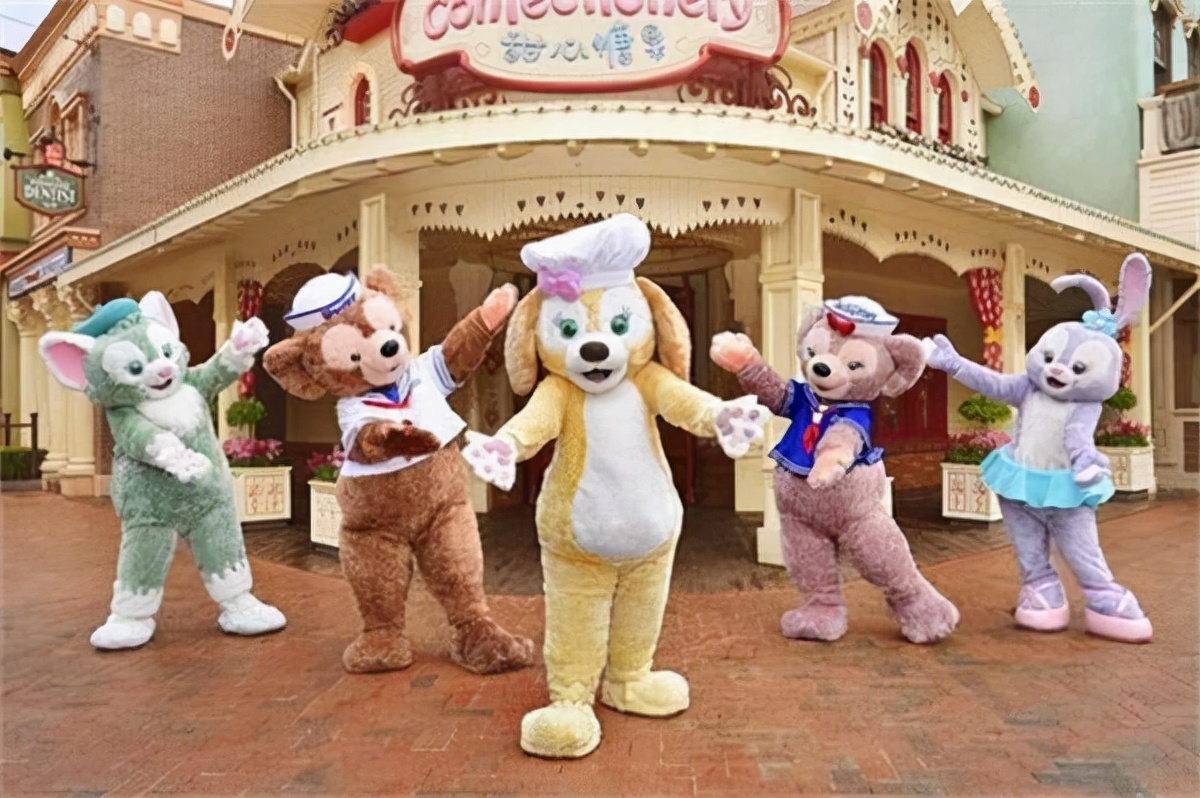 达菲的新朋友是黄牛？凌晨三点超5000人迪士尼排队买玩偶｜欧界