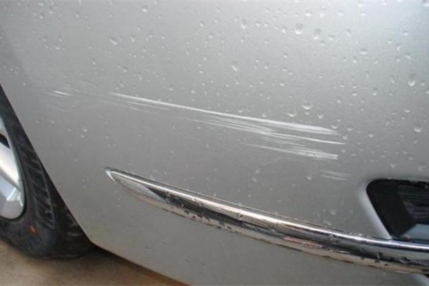 汽车保险杠黑色塑料划痕处理妙招,汽车前保险杠刮蹭露出黑色怎么办