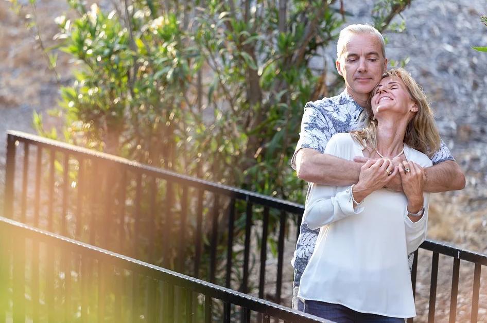 情商高的女人，在与人聊天时，懂得避开这三个话题