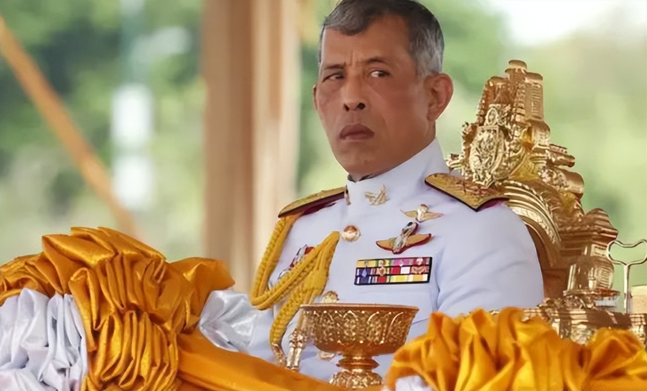 泰王玛哈夫妇最新消息,泰王玛哈奇葩作风