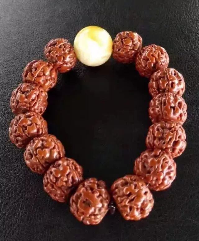 藏式小金刚包浆玉化图,藏式小金刚单圈包浆