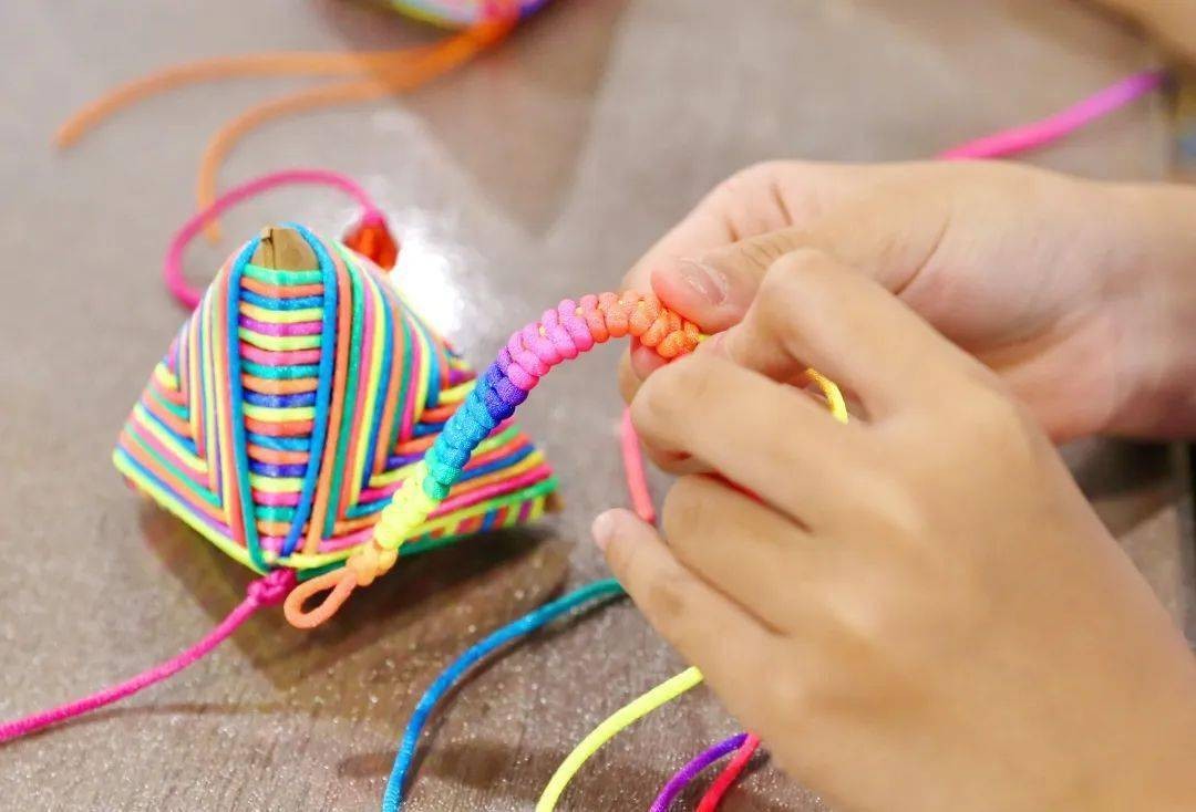 五彩绳端午节当天戴可以吗,端午节戴的五彩绳有什么讲究