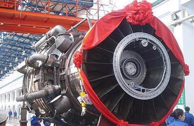 俄军空袭装甲车工厂,俄军空袭乌贫铀弹仓库视频