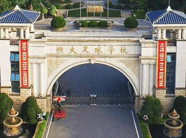 中国足球最后的巅峰广州恒大,恒大引领的金元足球