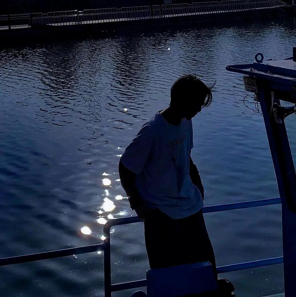 成熟稳重痞帅的男人头像,成熟痞帅男头像