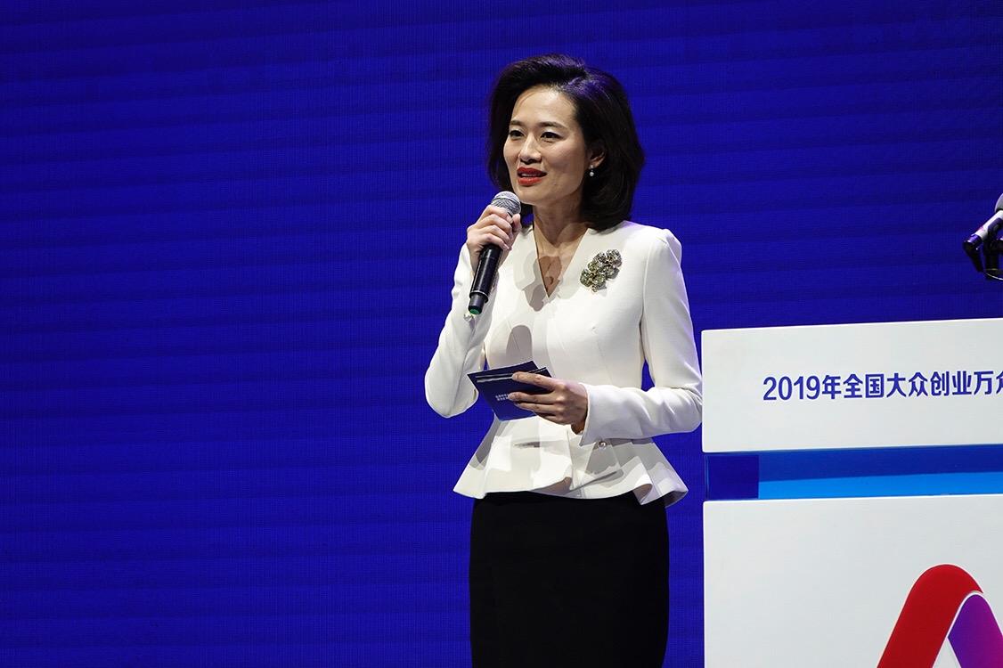 央视年龄最大和最小的主持人,至今未婚的8位央视主持人