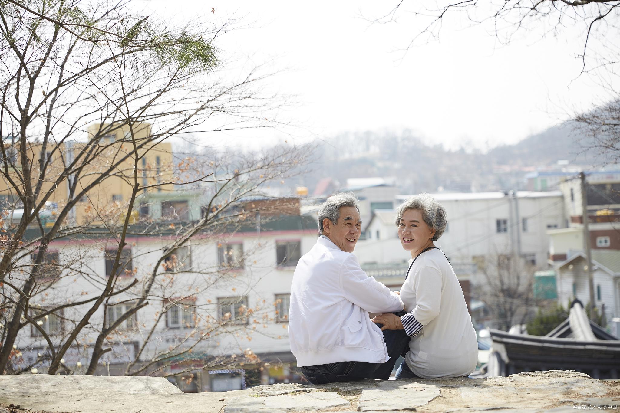 没有工作的老人怎么领退休金,有退休金和没有退休金老人的区别