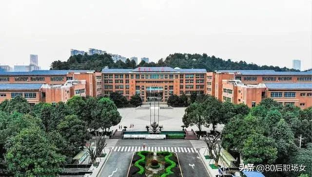 贵州兴义八中状元,兴义八中和贵阳一中状元