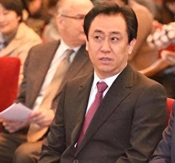 许家印歌舞团曝光：翘臀大胸，奢华考核五星住宿