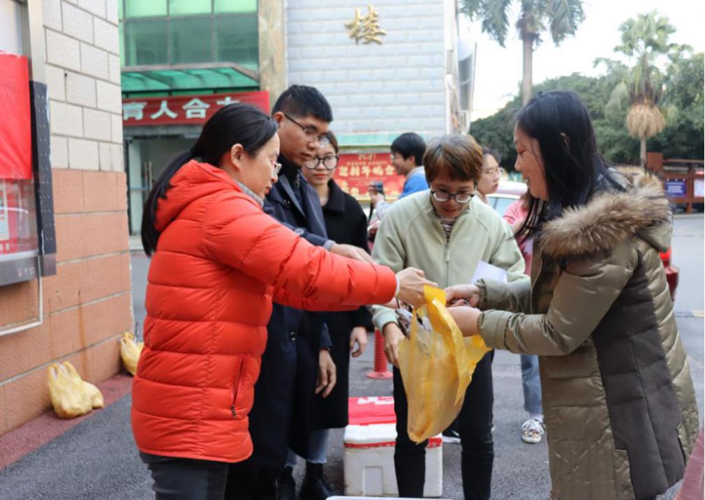 大学生日常贫穷,大学生感觉自己很穷