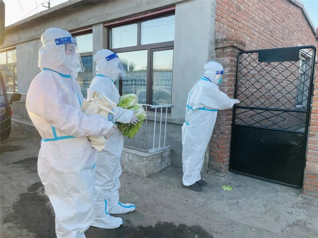 凝心聚力抗疫情爱心捐赠显关怀,爱心捐助暖人心万众一心抗疫情