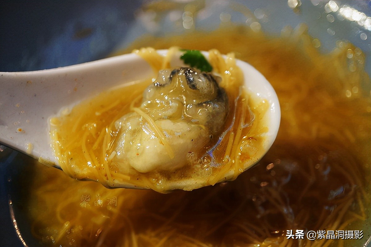 只有四张桌子的小店,几张桌子的小店