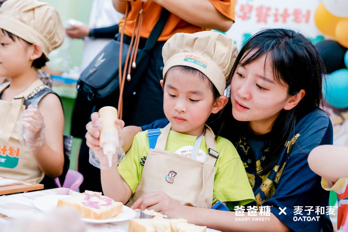 麦子和麦联手爸爸糖手工吐司，露台快闪打造亲子早餐新CP