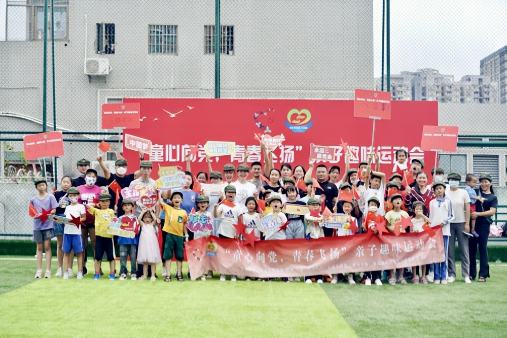 小区共用顶楼天台合法改造利用,楼顶被邻居打造成私人花园