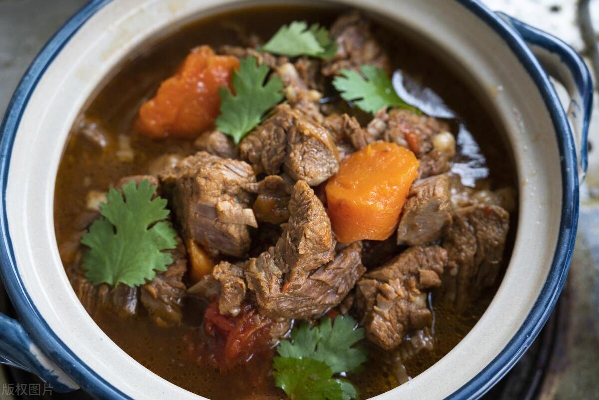 腊鸭肉怎么焖好吃又嫩,鸭脯肉怎么烧会嫩一点