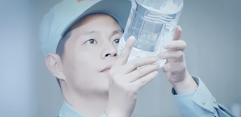 婴儿必须喝贵的奶粉吗,宝宝一定要喝温水吗