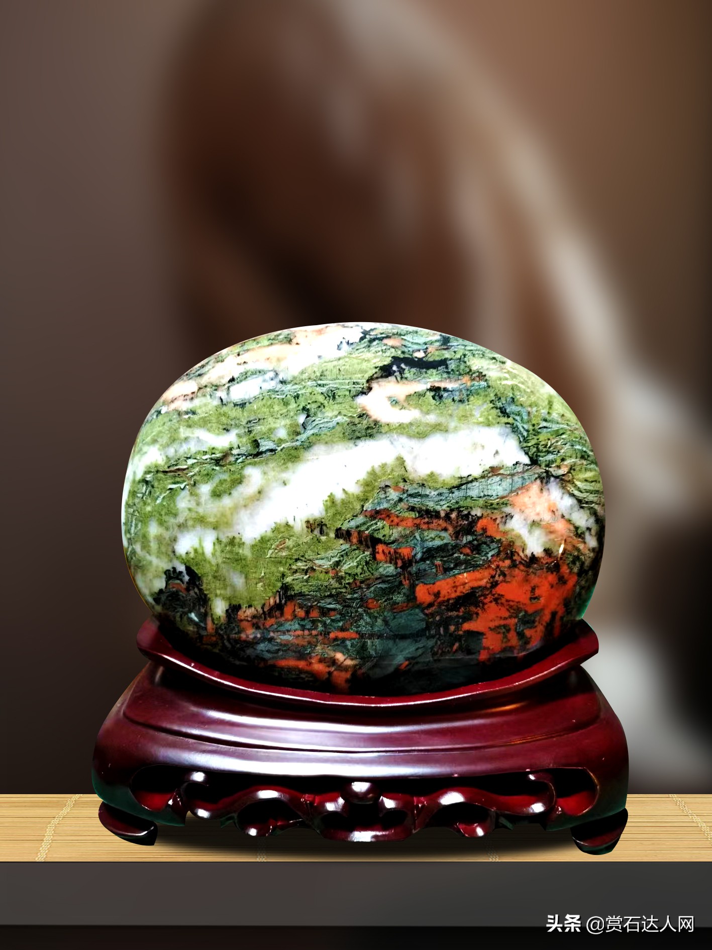 美丽七彩石,海边的七彩石图片