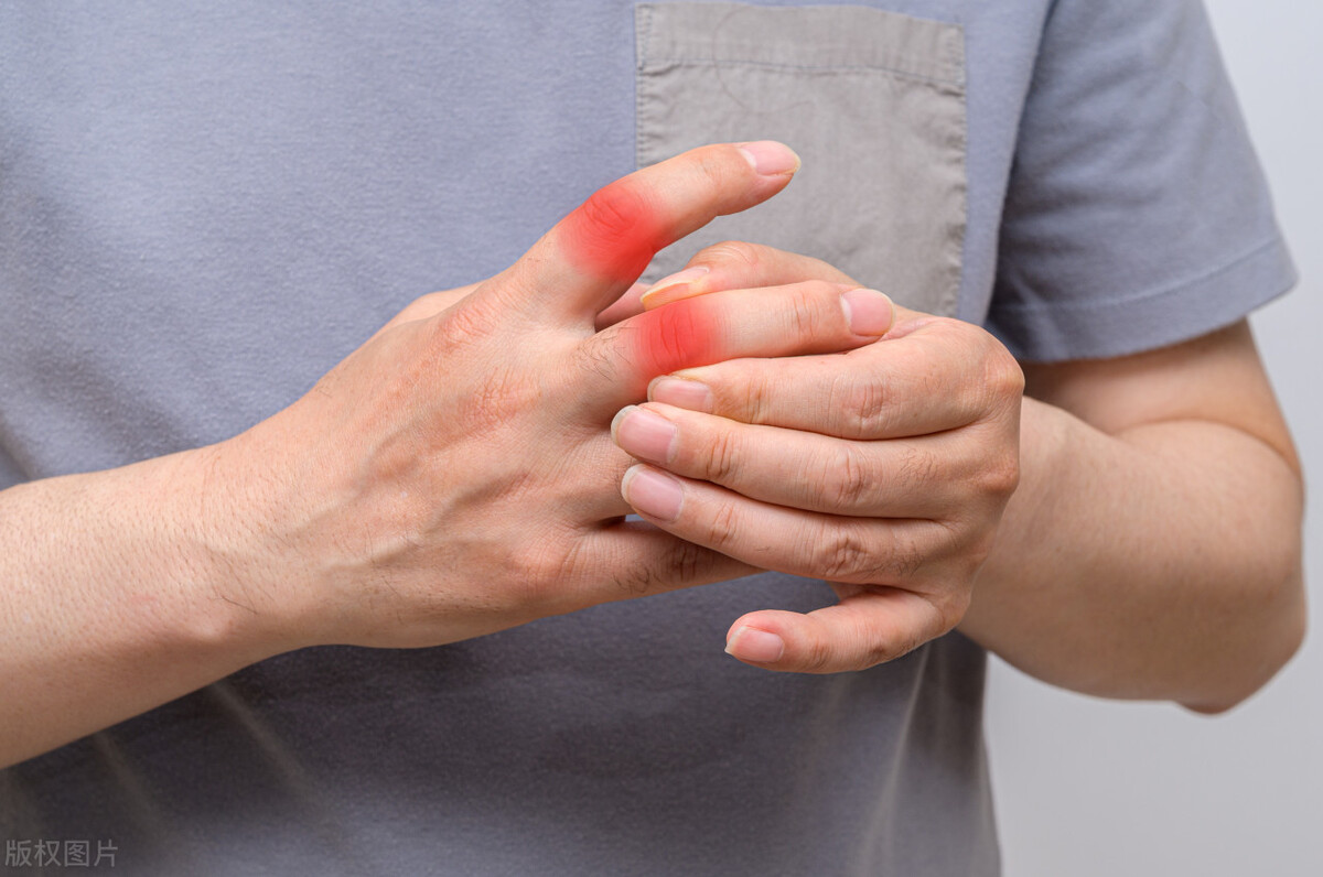 晚上睡觉手指发麻是什么症状,手指发麻眼睛模糊是什么症状