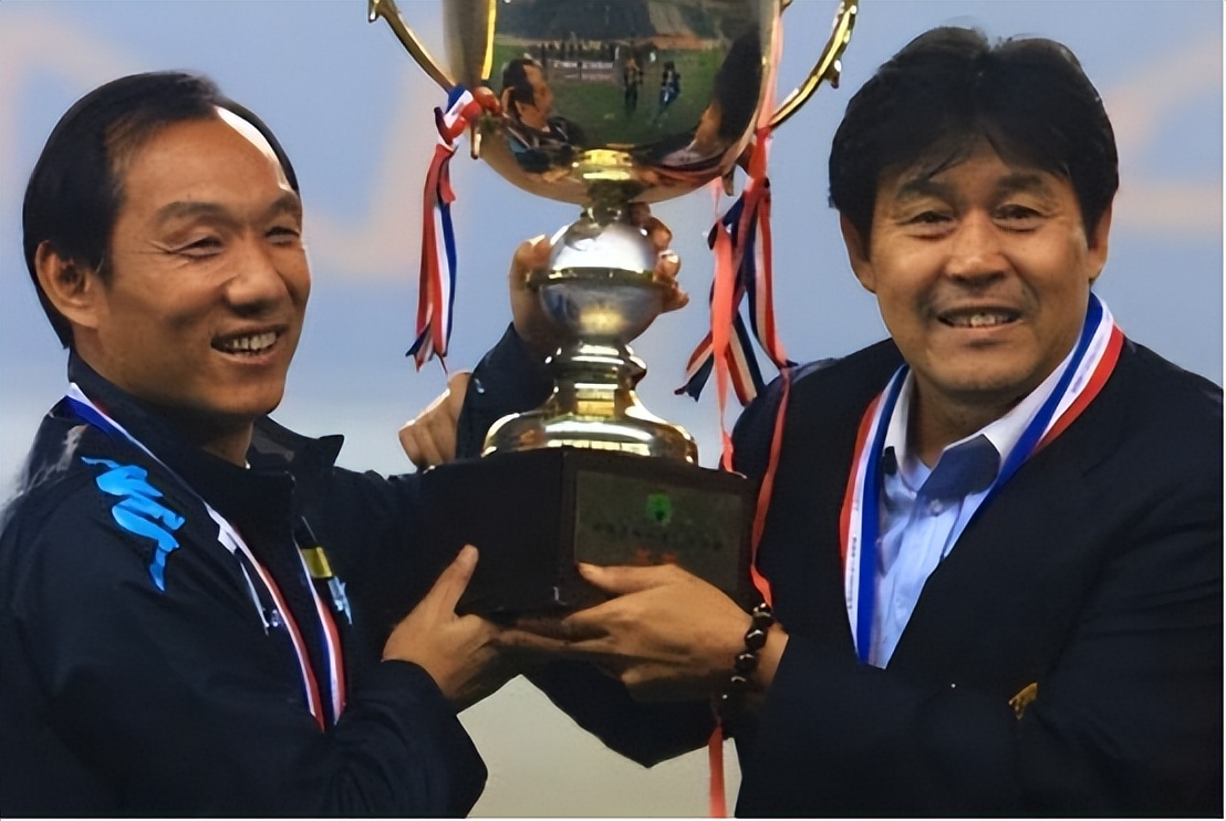 孙贤禄现状,前国脚孙贤禄和贝利互换球衣