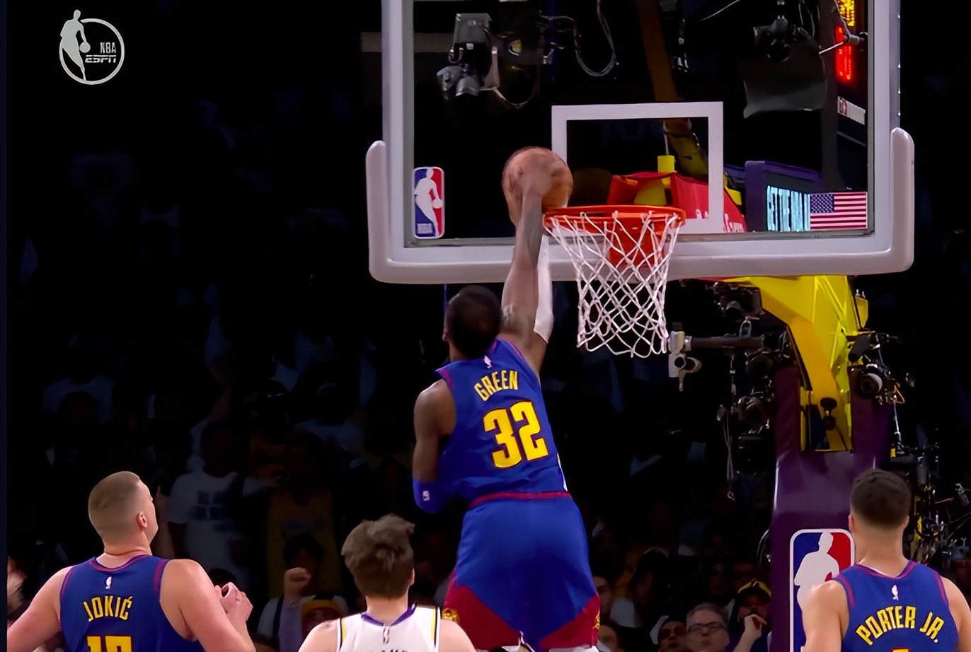 裁判承认误判曼联,施罗德两次技术犯规