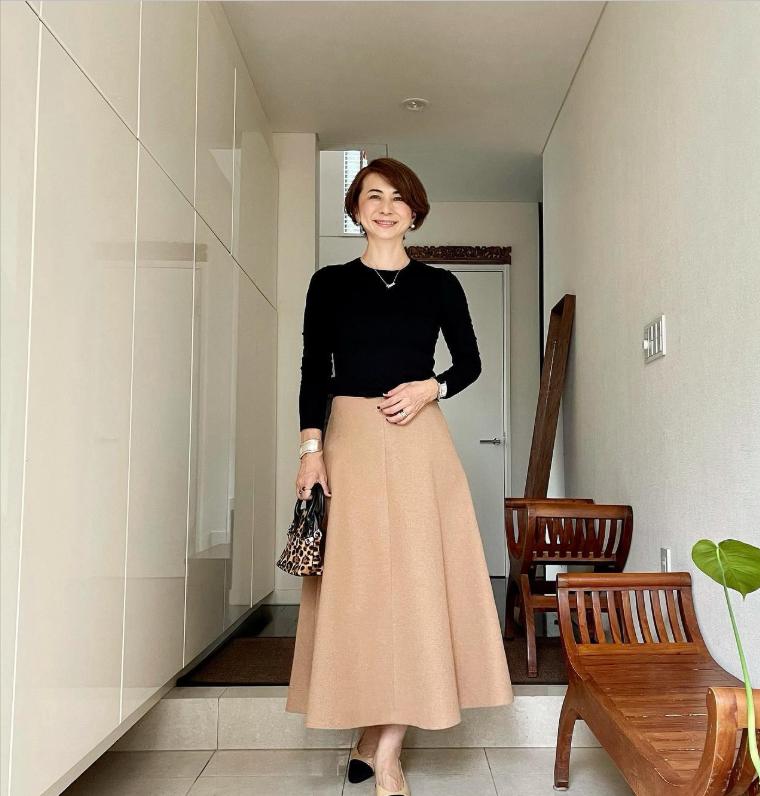 日系慵懒中性短发搭配衣服,女装高级感穿搭30岁小众短发