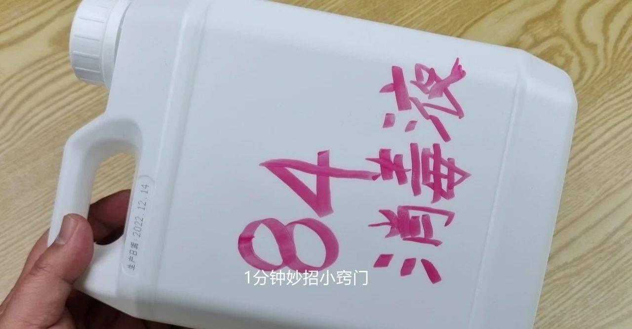 白色衣服用漂渍液变黄了怎么办,衣服不管染上什么只需一招