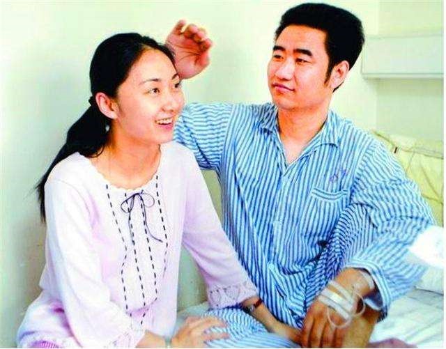 邢丹葬礼与老公丛飞合葬,深圳玫瑰丛飞邢丹怎么死的