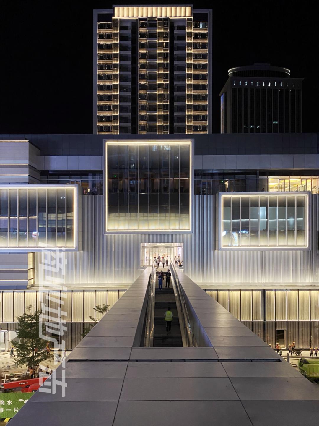 为了提升观察海口万象城的本地化视角,我在海口住了一整周