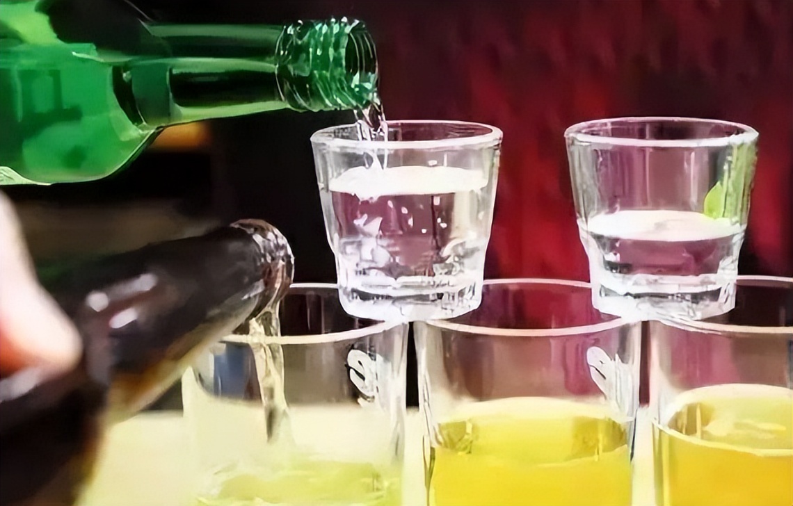 啤酒与白酒几比几喝才算公平,啤酒与白酒比例怎么样才算公平