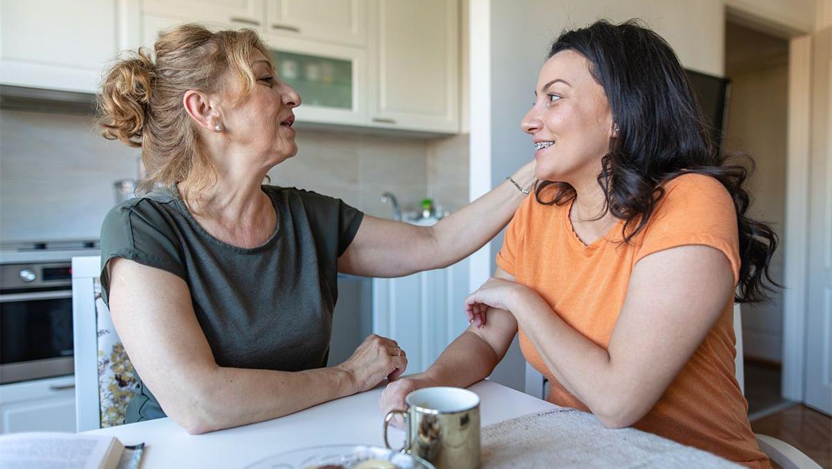 儿子四十岁还在家啃老,儿子快四十还在家啃老