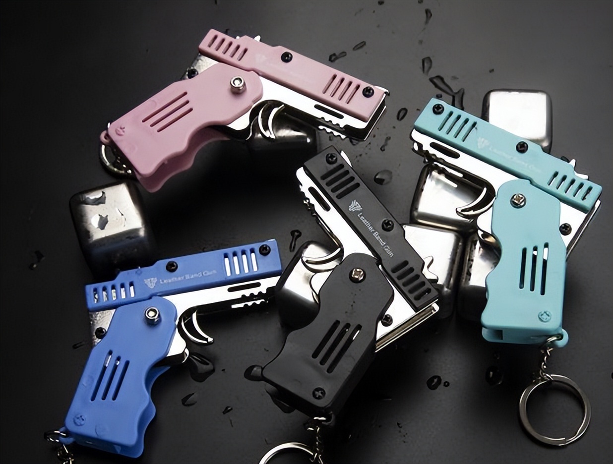 男子买玩具枪被判死刑,男子因枪形钥匙扣被判刑妻子发声