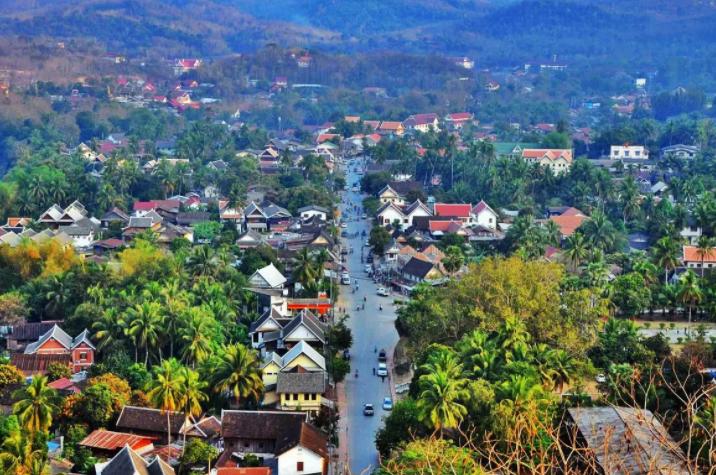 老挝小城梦想成深圳，流行使用人民币，卖中国货，快递直发中国