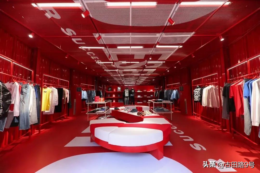 苹果发布会“刘海屏”变“药丸屏”？美版拼多多已悄悄上线