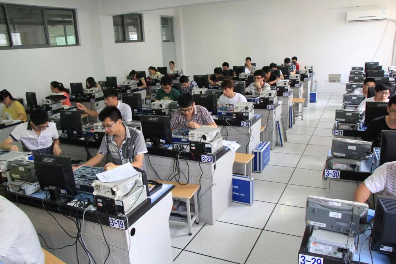 南京邮电大学通达学院物流,南京邮电大学通达学院商学院院长