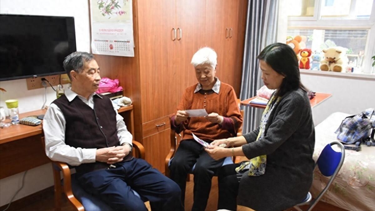 丈夫难以忍受妻子脏乱差,妻子觉得丈夫太窝囊不帮她出头