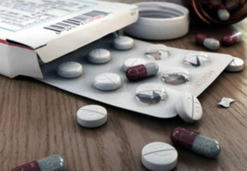 美国黑老大监狱“后宫”:女警投怀送抱,为他生5娃,每月收1.6万