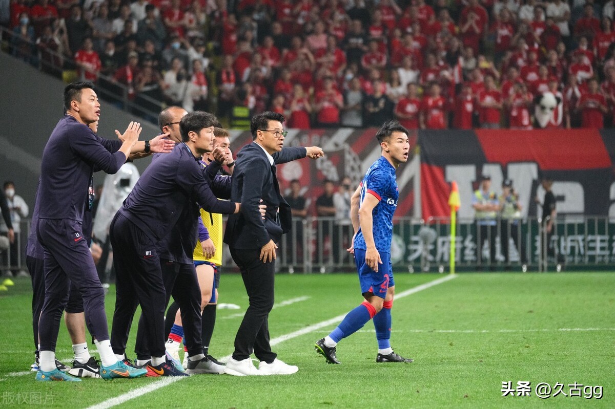 嘴硬？输球+8黄1红吴金贵心不甘，马镇一拳或“打蒙”扬科维奇