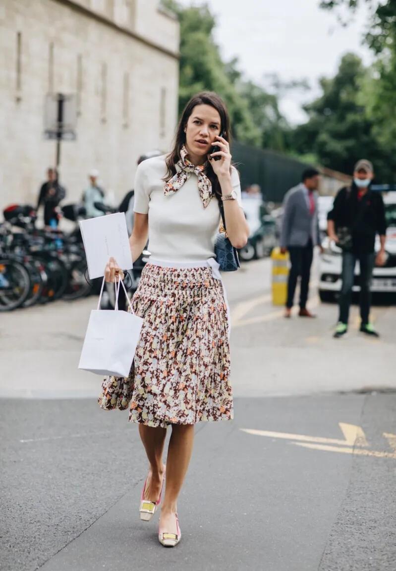 女性丝巾的时尚打法,女人的高档洋气的丝巾